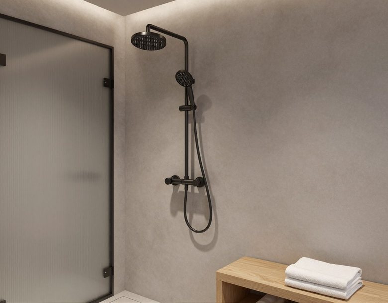 Thermostatic rain shower and fluted glass screen